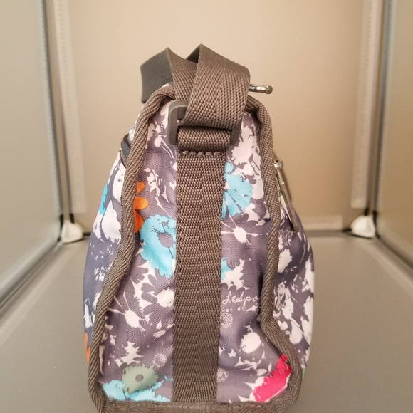 LeSportSac Floral Multi strap bag front pocket - Picture 3 of 9